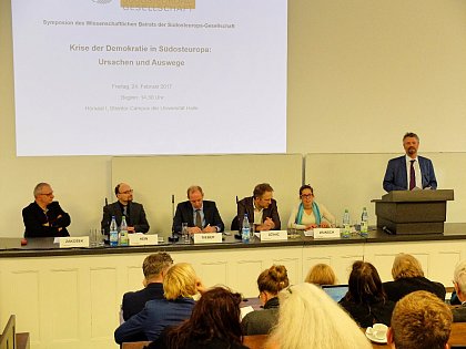 Diskussion im Symposium der Sdosteuropagesellschaft zum 
Thema "Krise der Demokratie in Sdosteuropa: Ursachen und 
Auswege