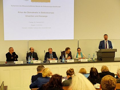 Diskussion im Symposium der Südosteuropagesellschaft zum
Thema "Krise der Demokratie in Südosteuropa: Ursachen und
Auswege“