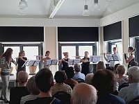 Querflötenensemble spielt ein Werk von Händel